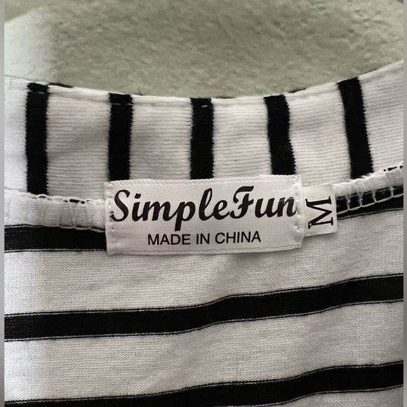 Like NEW: Simplefun Black and White Short Sleeve Zipper Top! Size medium. - Picture 10 of 12